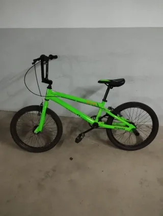 Bicicleta BMX Verde.
Megamo Blazer 3.