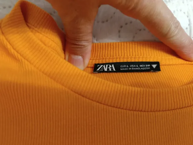 Camiseta Zara naranja corta con volantes