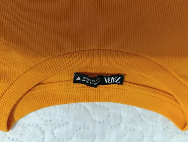 Camiseta Zara naranja corta con volantes