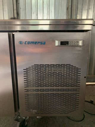 MESA FRIA BAJO MOSTRADOR TRES PUERTAS COMERSA