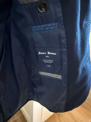 -Traje chaqueta azul 5-6 
-Camisa celeste 5-6
