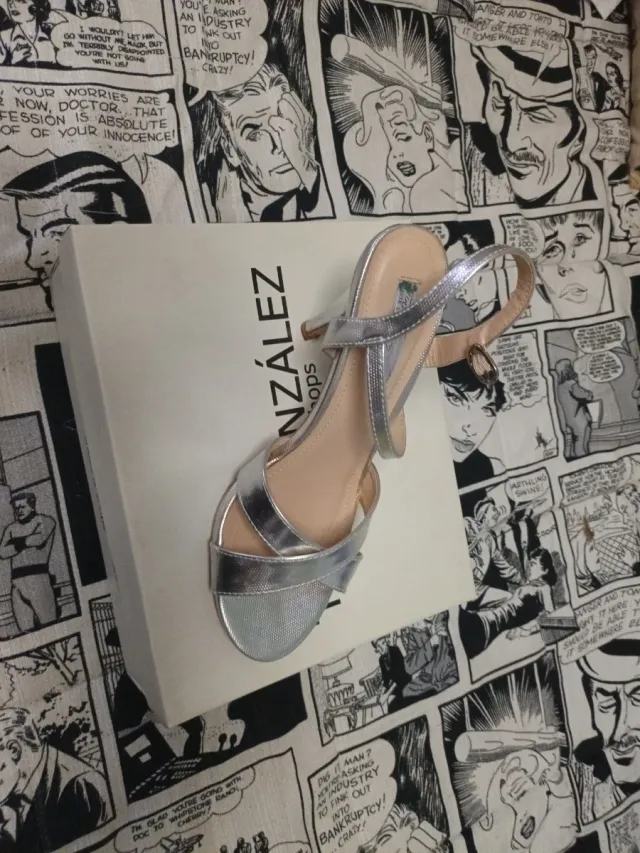 Zapatos de tacón plateados talla 39