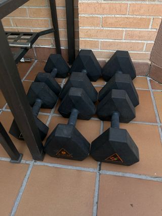 Mancuernas hexagonales de varios pesos