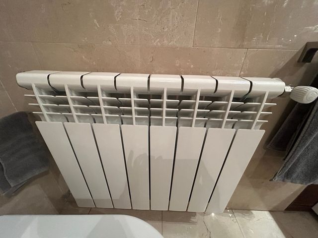 Radiador Agua Caliente Metal Blanco