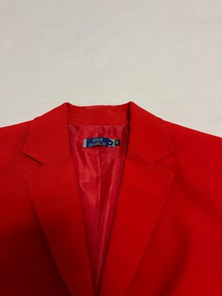 Traje de chaqueta y pantalón rojo talla 44 Amichi