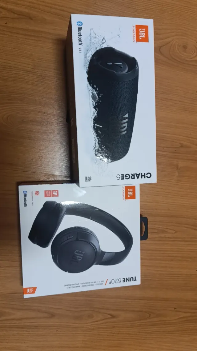 Altavoz JBL Charge 5 y Auriculares Tune 520BT