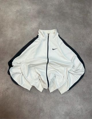 Chaqueta Nike Oversize Blanca y Negra