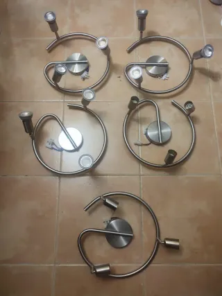5 Lámparas de interior metálicas con bombillas LED