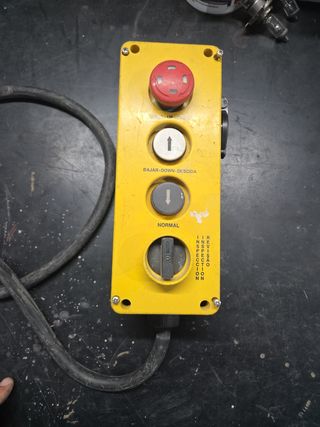 Mando para montacargas con botones