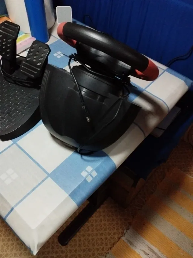 Volante Thrustmaster Ferrari 150