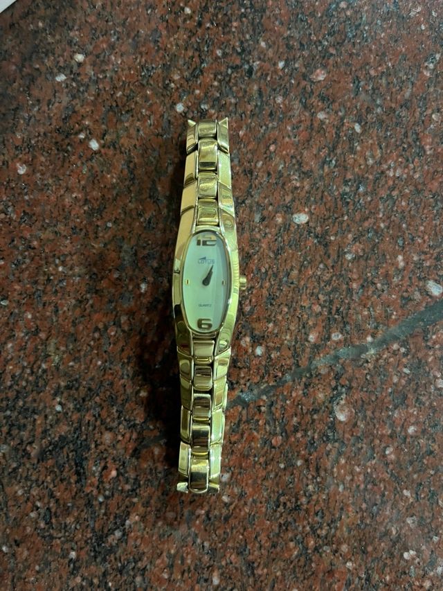 Reloj Lotus Dorado