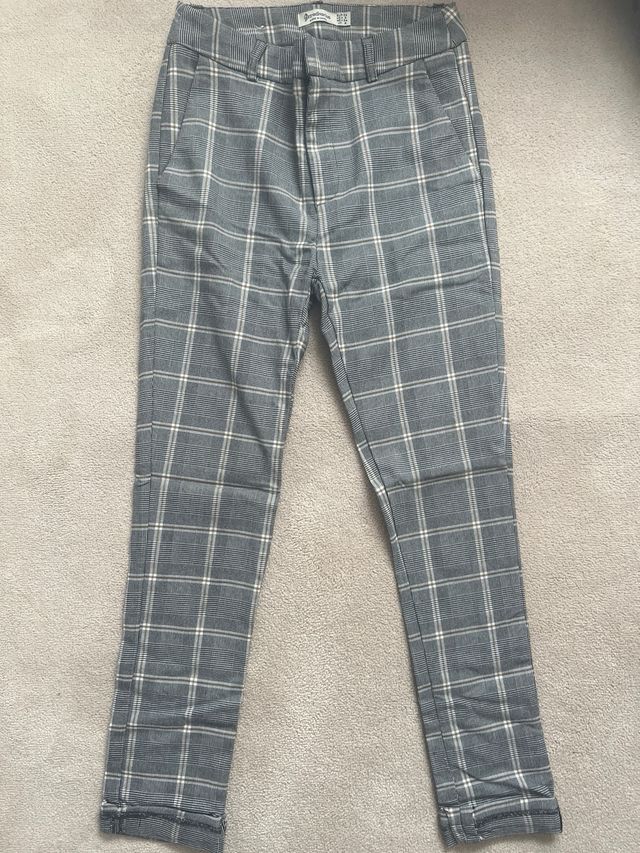 Pantalones de cuadros grises estilo británico