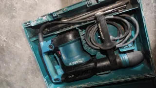 Martillo Makita HM0871C con maletín