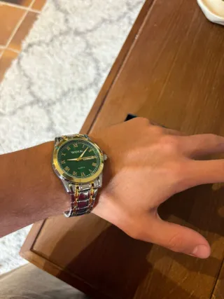 Reloj Dorado y Verde