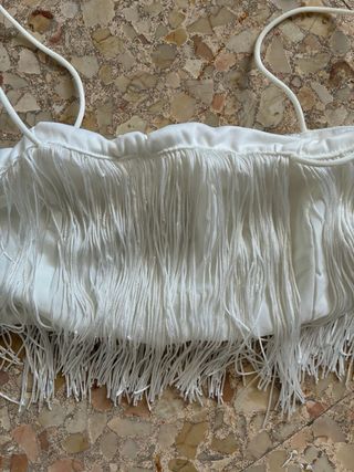 Top blanco con flecos talla S