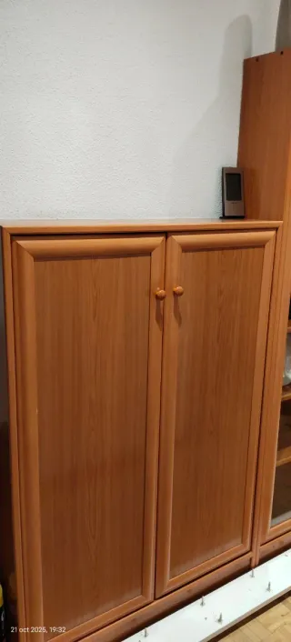 Libreria stretta con anta in vetro