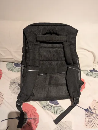 Mochila Xnuoyo negra. 30f. x 45an. x 20al. cm