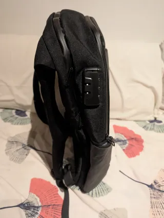 Mochila Xnuoyo negra. 30f. x 45an. x 20al. cm