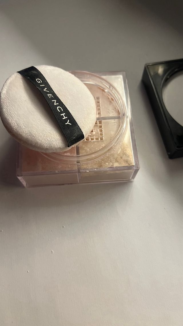 Polvos sueltos Givenchy beige
