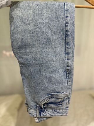 Pantalón vaquero Stradivarius Mom Slim Fit