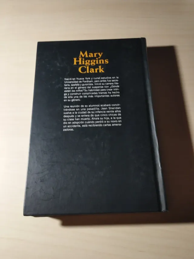 Escondido en las sombras