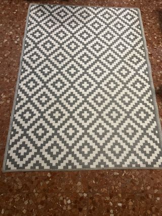 Alfombra salón geométrica gris y blanca