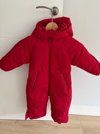 Mono de esquí rojo para niño