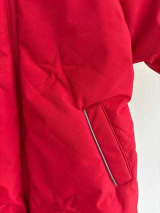 Mono de esquí rojo para niño