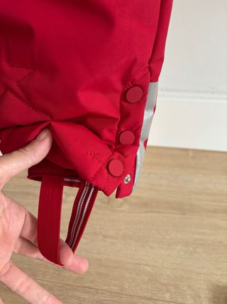 Mono de esquí rojo para niño