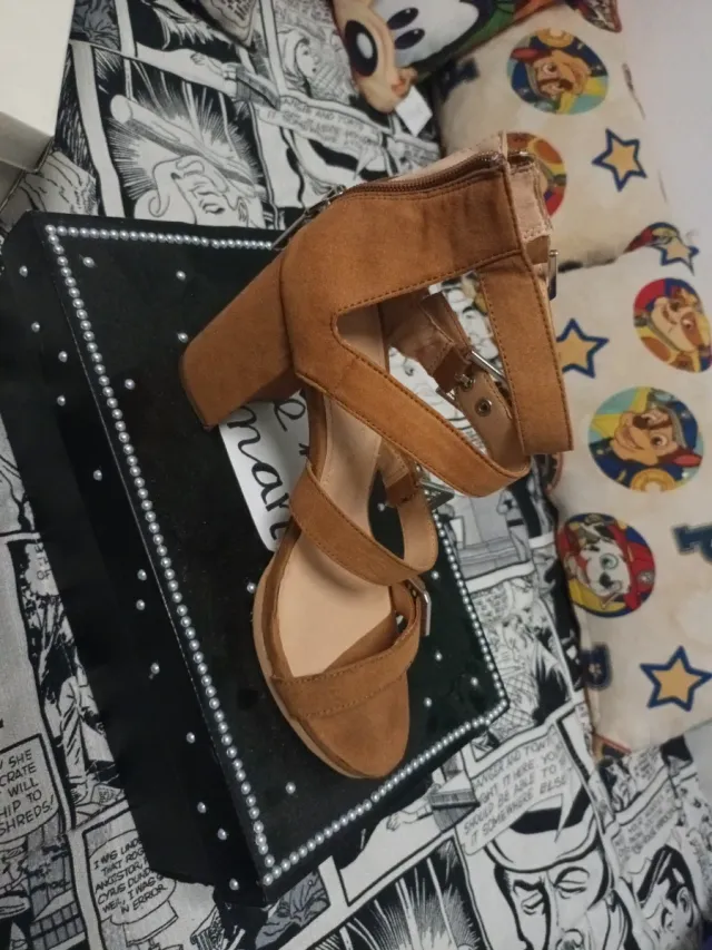 Zapatos de tacón marrones talla 39