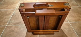 Cajón de pintura de madera con caballete