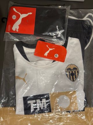 Conjunto Valencia CF Puma Talla 18 Niños