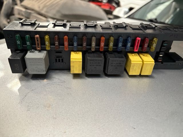 Centralita SAM Mercedes E w211