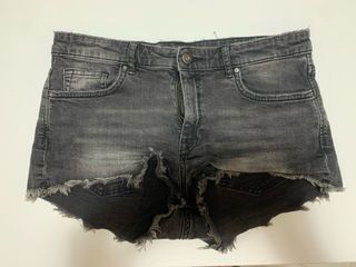 Shorts vaqueros grises desgastados