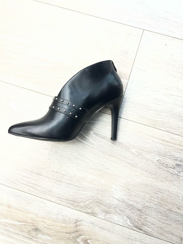 Stivaletti Nero Giardini con tacco