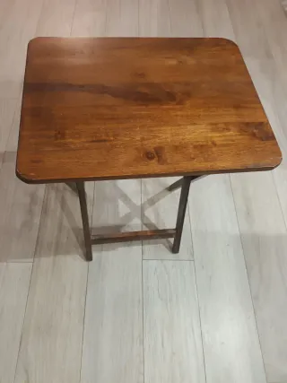 Set di 2 tavolini pieghevoli in legno