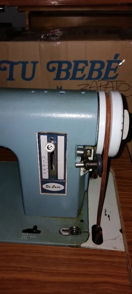 Máquina de coser Alfa azul