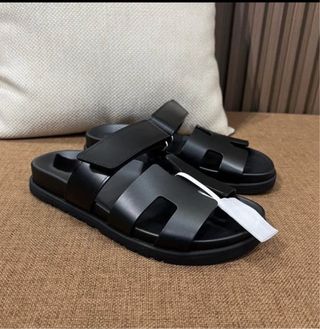 Sandalias de diseño en color negro – Nuevas