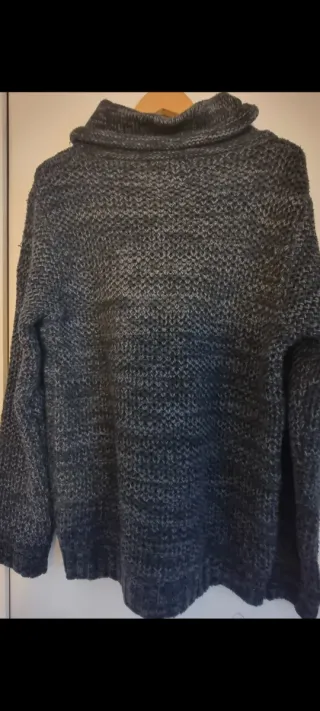 Jersey Bershka hombre gris y negro talla L