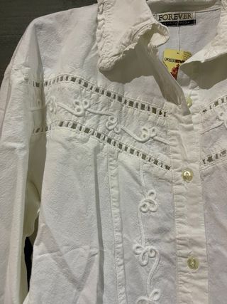 Camisa vintage con de manga campana.
