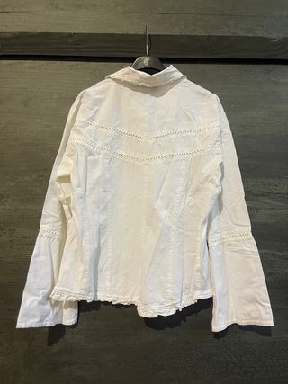 Camisa vintage con de manga campana.
