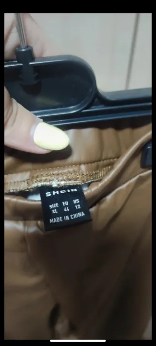 Pantalones polipiel marrones - Talla XL