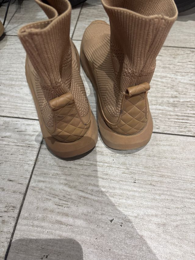 Tenis casuales beige