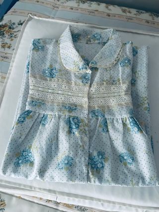 2 camicie da notte, blu e bianche