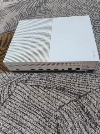 Xbox One S in bianco