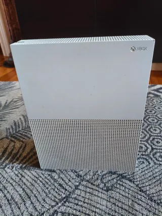 Xbox One S in bianco