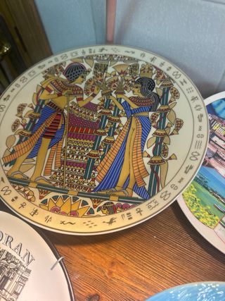 Set di piatti decorativi in diversi paesi