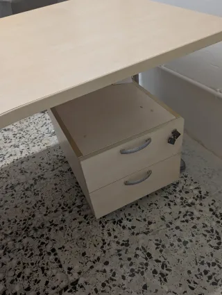Mesa de oficina madera y metal con cajonera inclui