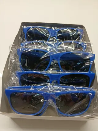  10 gafas de sol azules para eventos.