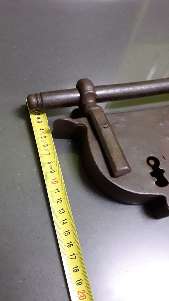 Antiguo candado de hierro siglo XIX